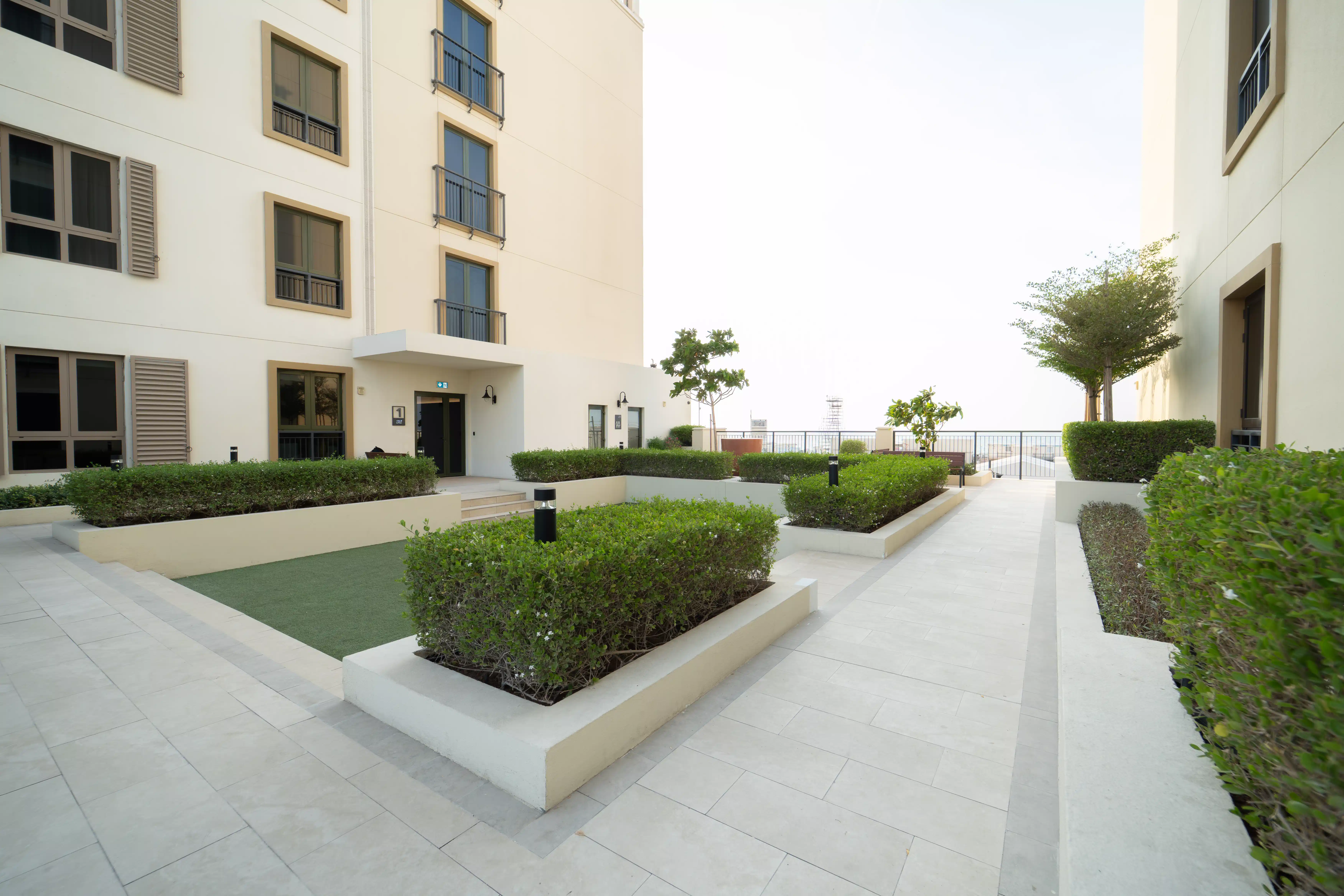 Le Pont, Building 1